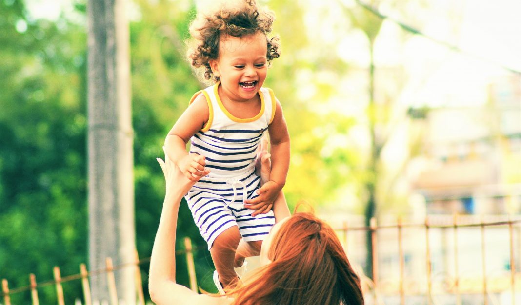 UM FILHO PODE NÃO TER O SORRISO DA MÃE ADOTIVA, MAS SEMPRE TERÁ O SEU CORAÇÃO.