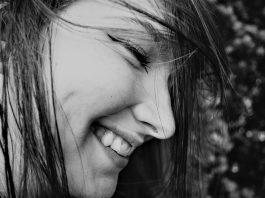 SER FELIZ NÃO É TER UMA VIDA PERFEITA, MAS OLHAR COM TERNURA PARA ALÉM DAS IMPERFEIÇÕES.